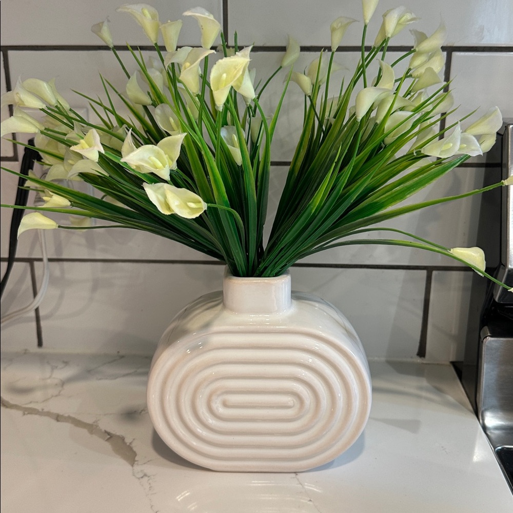 Creamy White ribbed Ceramic Vase with small faux calla lily flowers